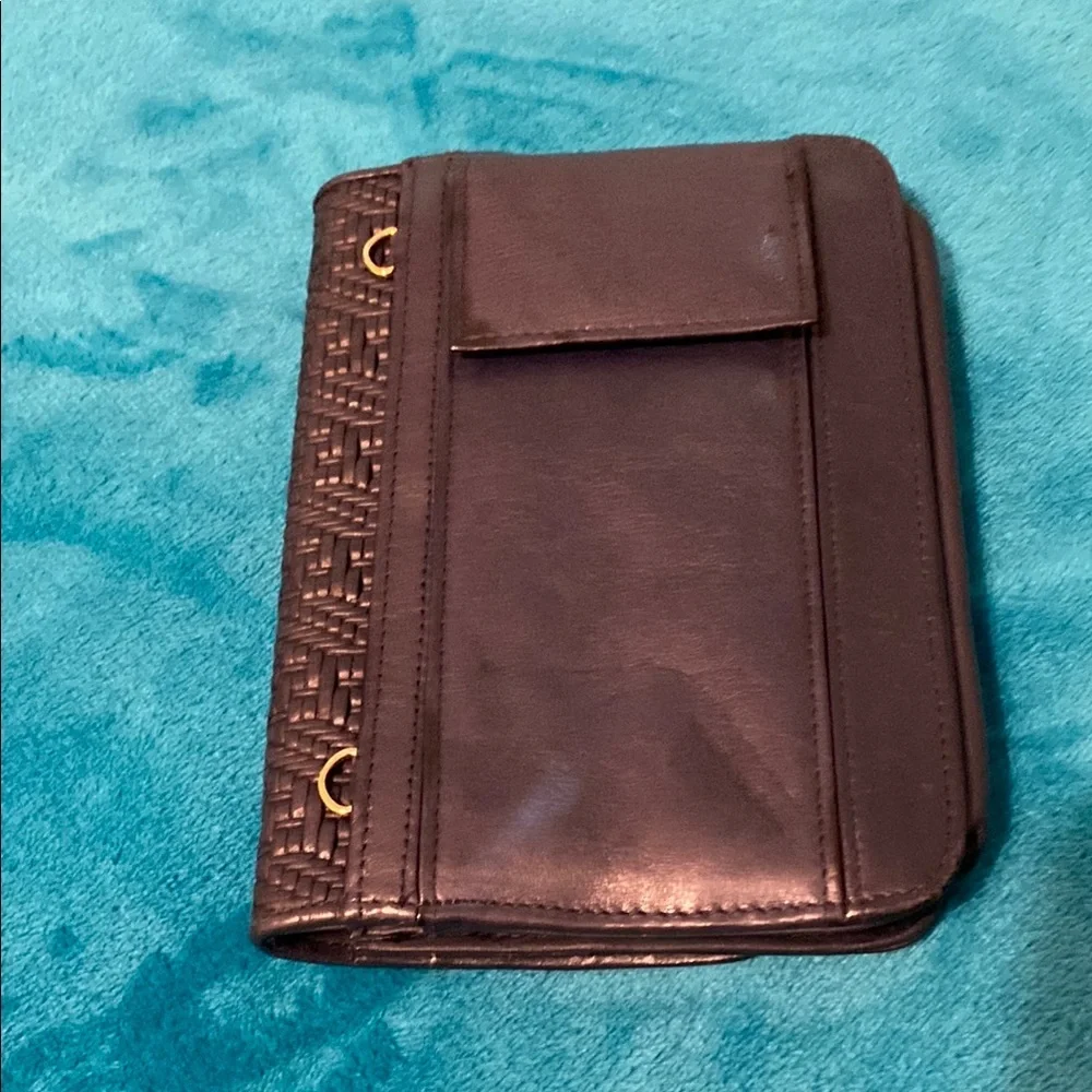 Elegant Black Wallet with Premium Leather Finish - Picture 6 of 10